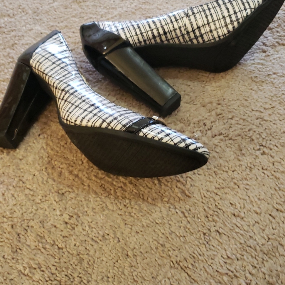 Shoes - Picture 3 of 7